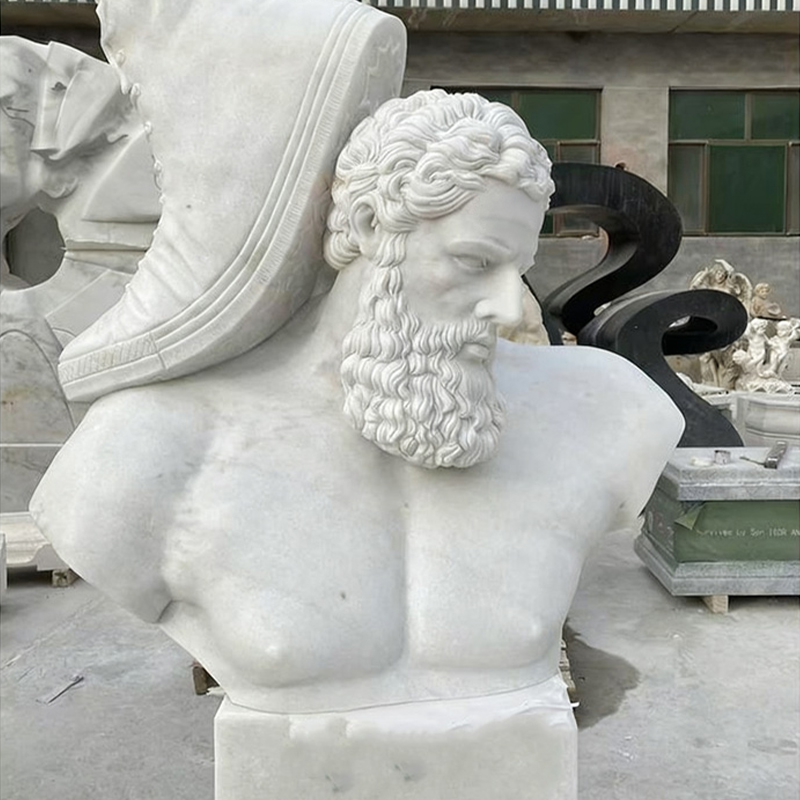 Sculptură umană din marmură albă în mărime naturală, sculptată manual