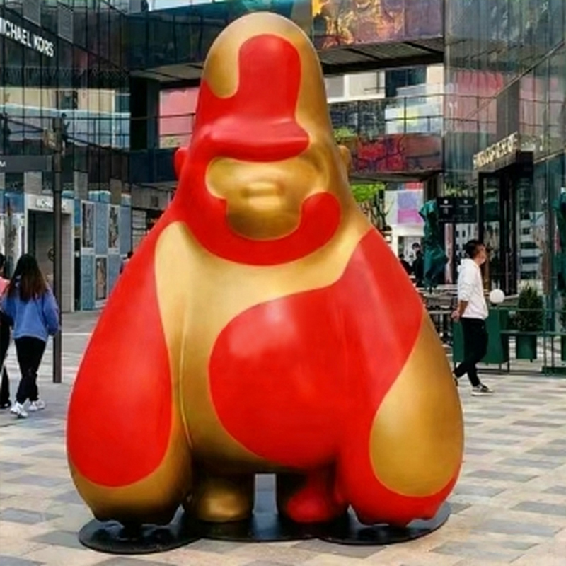 Sculptură de gorilă din fibră de sticlă