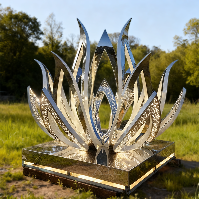 Lotus of Light Sculptură Lotus iluminată cu oglindă