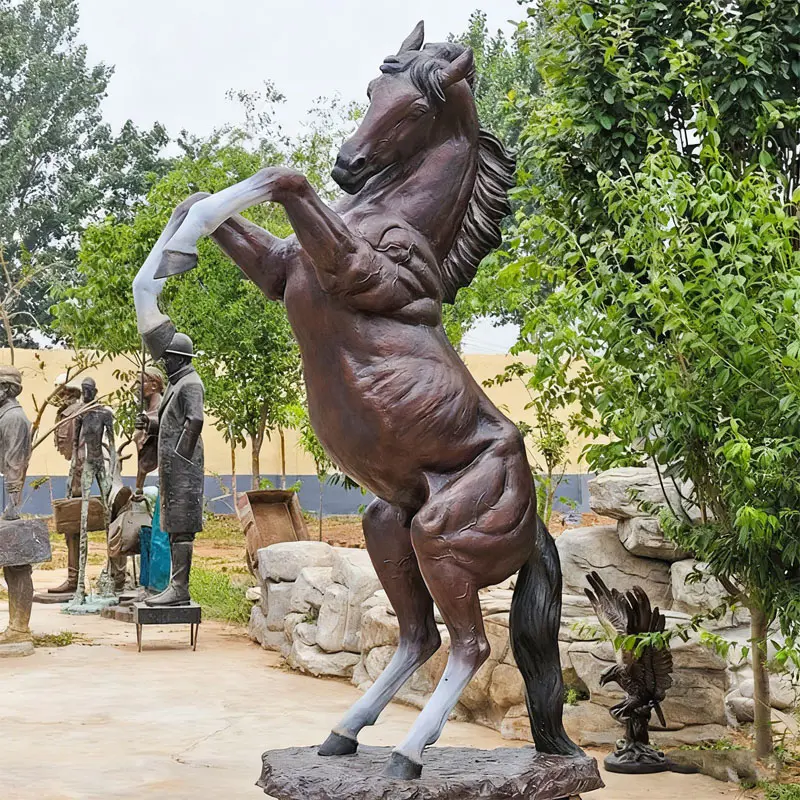 Bronzul este scump? Ceea ce conduce cu adevărat prețul sculpturilor din bronz
